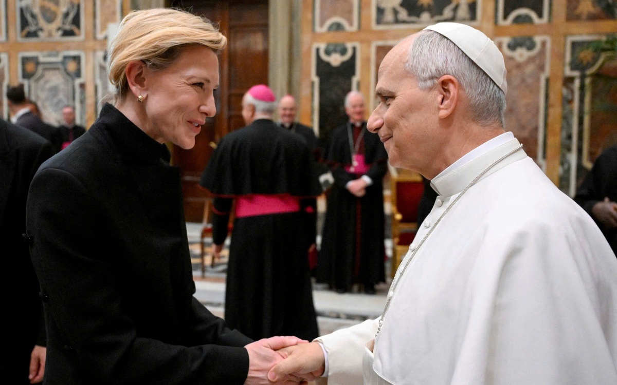 Giáo hoàng gặp các sao Hollywood, cảnh báo sự suy giảm phòng vé