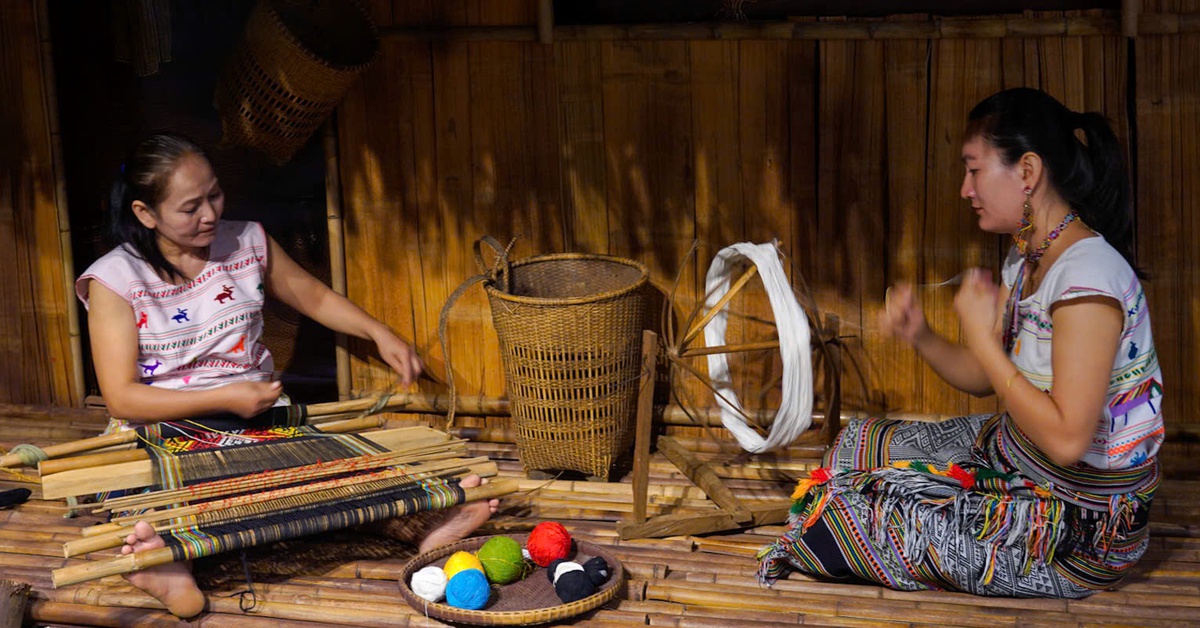 Đến Bảo tàng Phụ nữ Nam Bộ tìm hiểu nghề dệt thổ cẩm của dân tộc Mạ