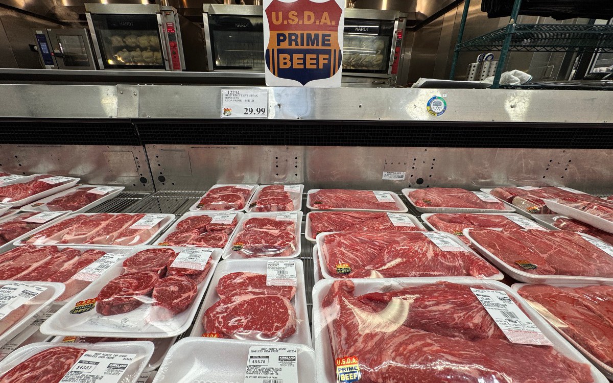 Chính quyền ông Trump quy trách nhiệm giá thịt bò tăng cho làn sóng nhập cư