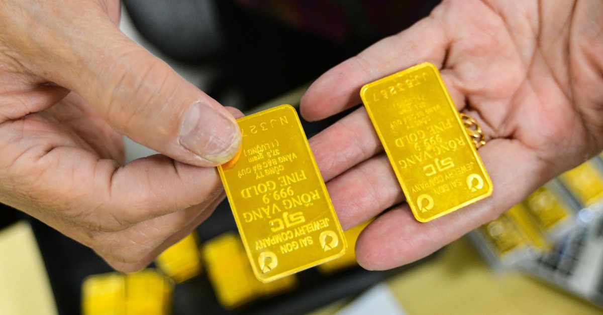 Giá vàng miếng SJC cao hơn giá vàng thế giới đến 20,6 triệu đồng/lượng