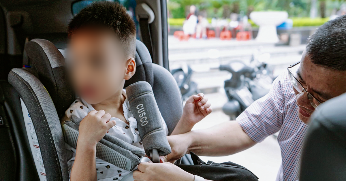 Cục CSGT: Có thể sử dụng ghế, đệm hoặc dây đai dành riêng phù hợp với trẻ trên ô tô