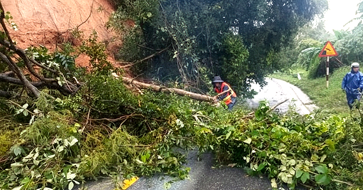 Nhiều tỉnh lộ, đường liên xã miền núi Khánh Hòa bị sạt lở, nước lớn cuốn trôi