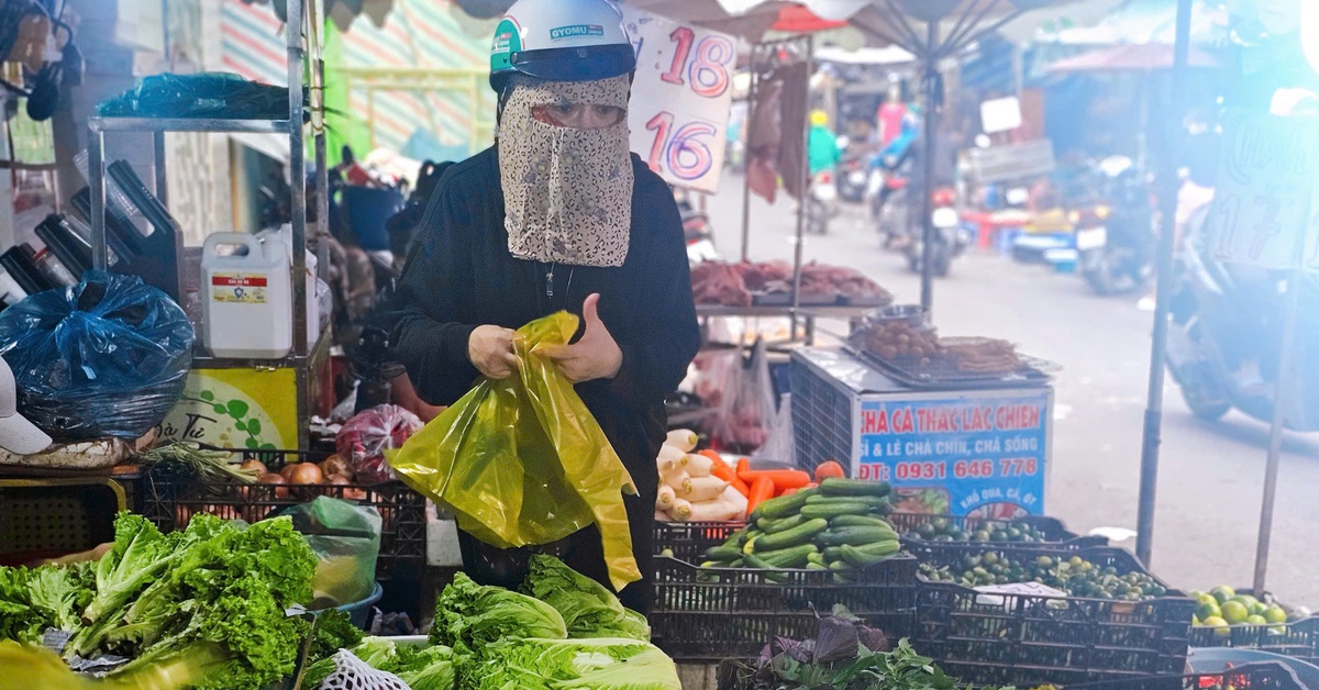 Méo mặt vì giá rau tăng phi mã