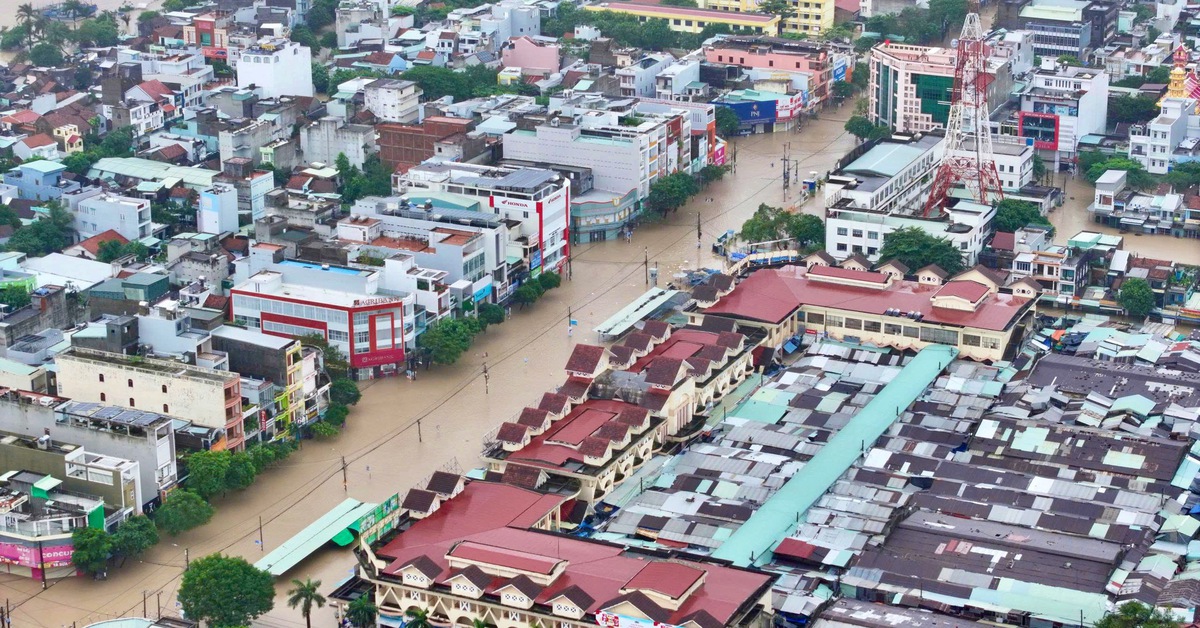 Toàn cảnh đô thị Tuy Hòa bị ngập lũ nhìn từ trên cao