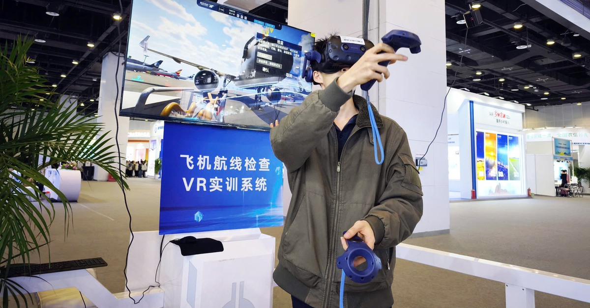 Nhiều công nghệ dạy nghề mới tại Trung Quốc: Phun sơn ảo, bảo trì máy bay ảo, kính trợ lý