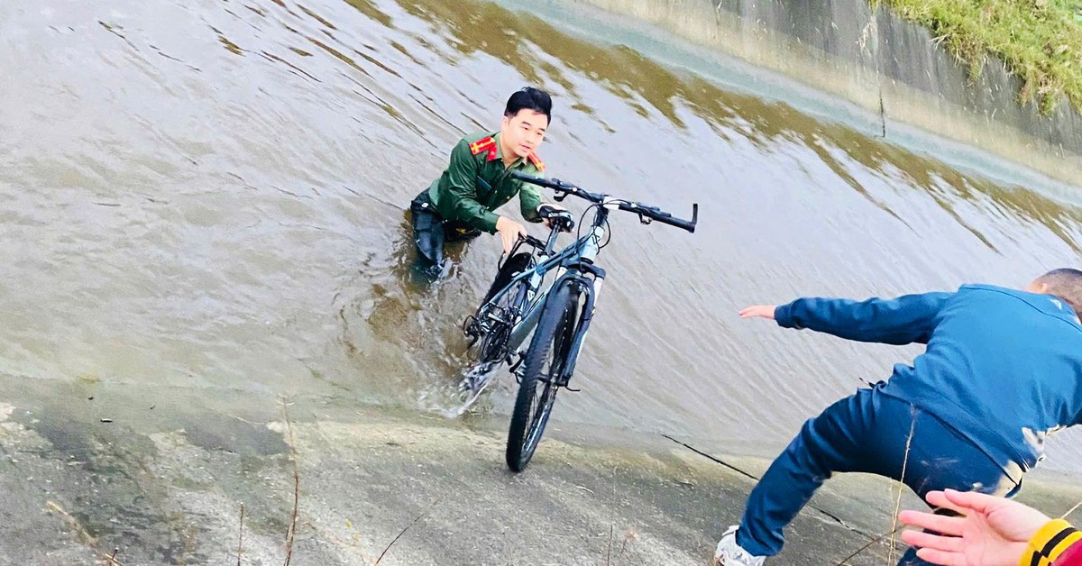 Thượng úy công an kịp thời cứu nam sinh bị gió thổi rơi xuống kênh nước chảy xiết