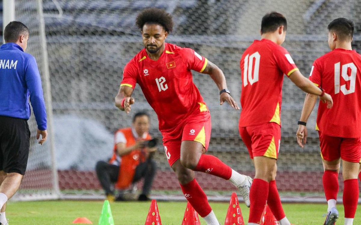 Lào - Việt Nam (hiệp 1) 0-0: Văn Lâm cứu thua