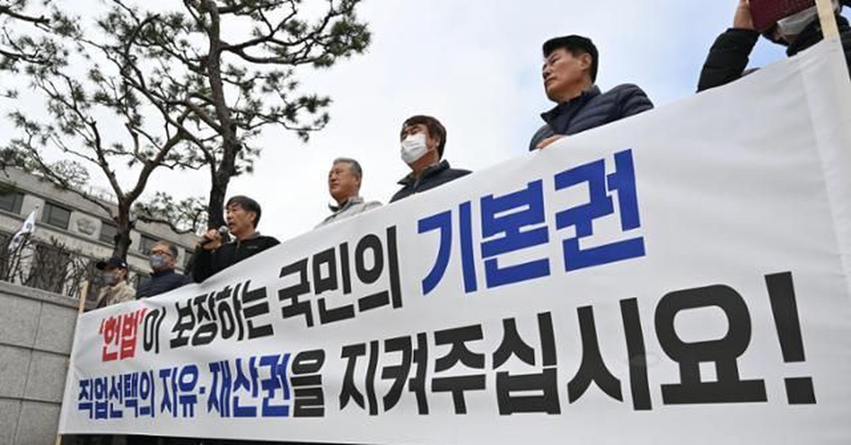 Sinh kế bị đe dọa, các chủ nhà hàng thịt chó Hàn Quốc đồng loạt kiện chính phủ