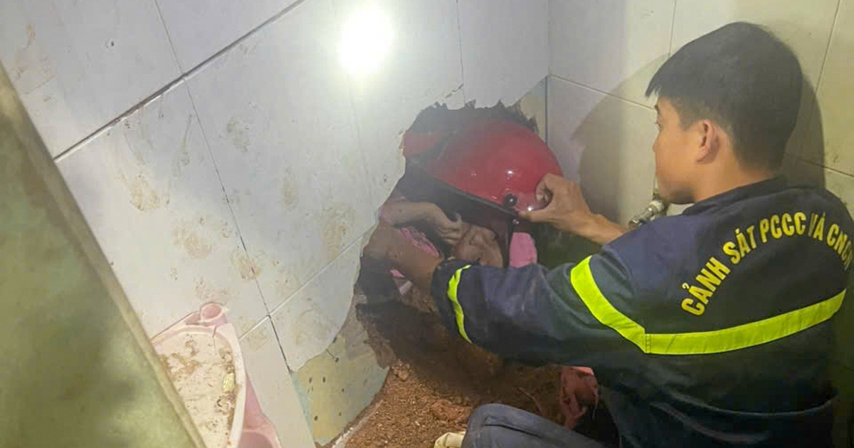 Cứu hộ hỏa tốc đào đất giải cứu thành công bé gái 8 tuổi bị vùi lấp trong sạt lở