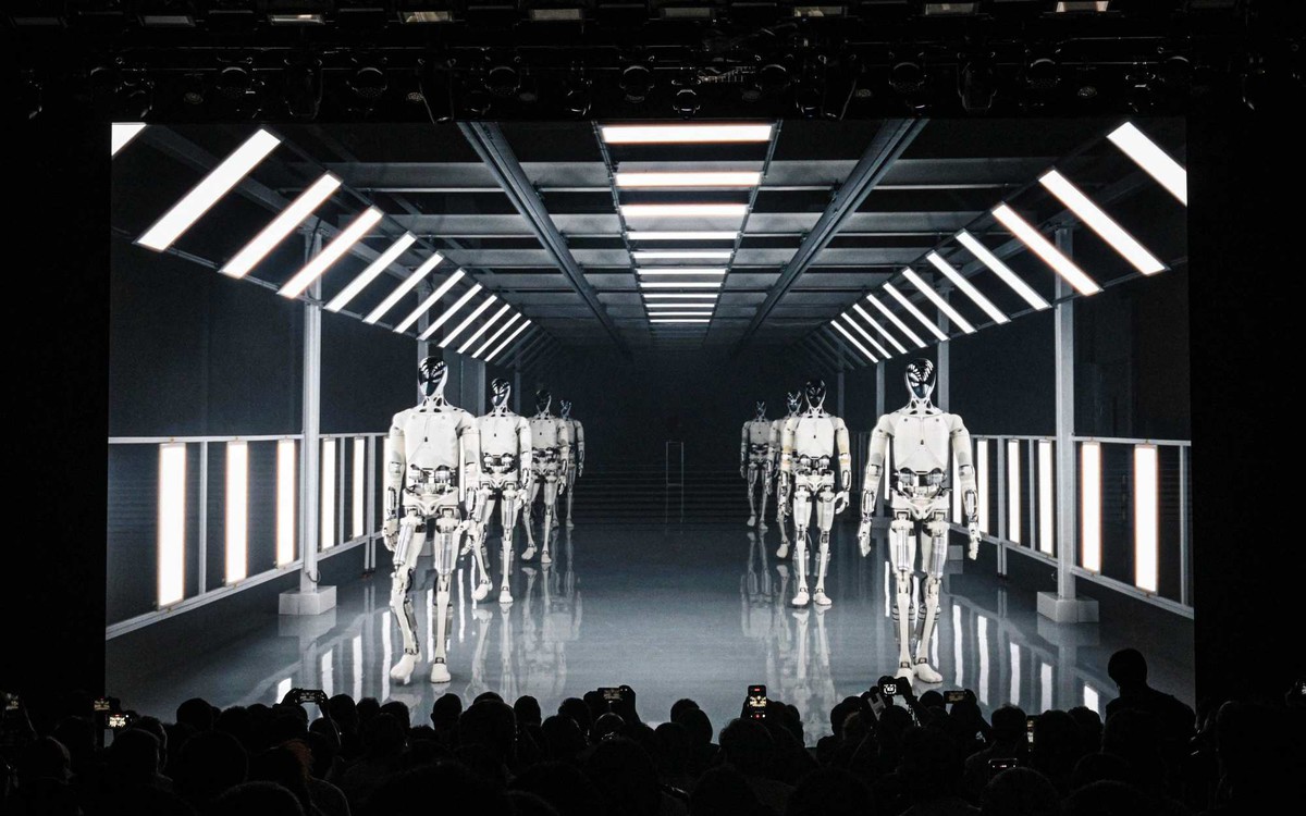 Các hãng xe điện Trung Quốc chuyển hướng sang robot hình người