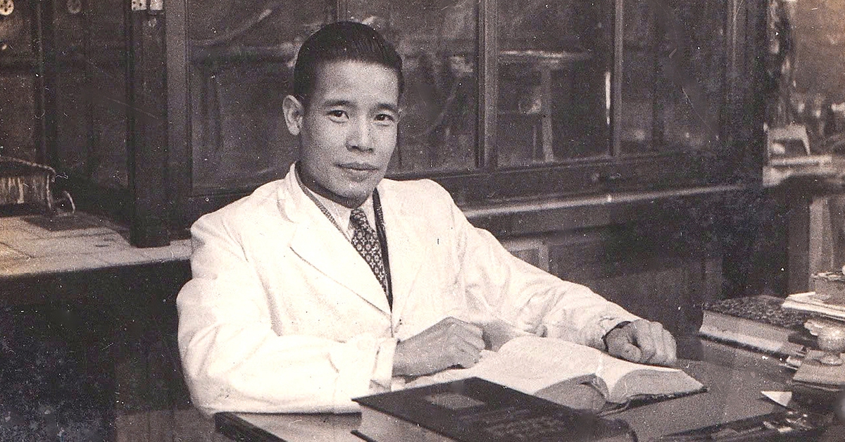 Nhớ bụi phấn trên mái tóc thầy cô - Kỳ 2: Bài học tiếng Việt của giáo sư hóa