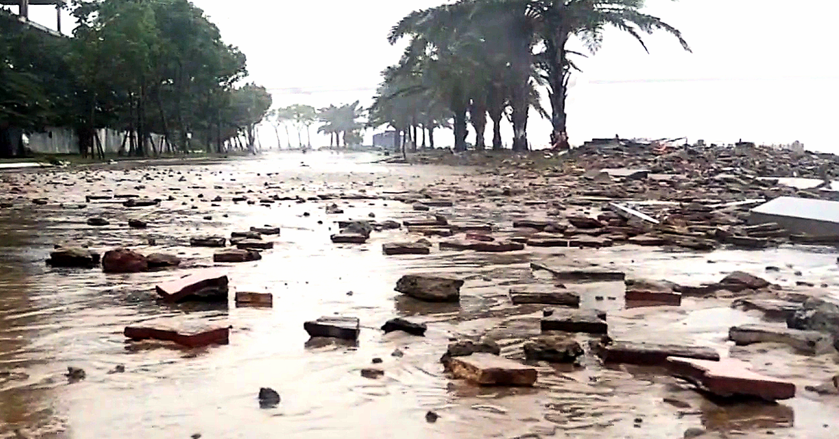 Năm nào mưa bão đến, vỉa hè sông Hàn lại tan hoang: Đà Nẵng khắc phục thế nào?