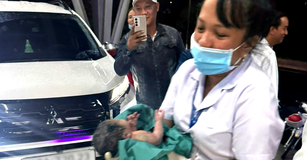 Cảnh sát giao thông mở đường cho xe khách chở sản phụ sinh bé gái nặng 3,5kg trên cao tốc