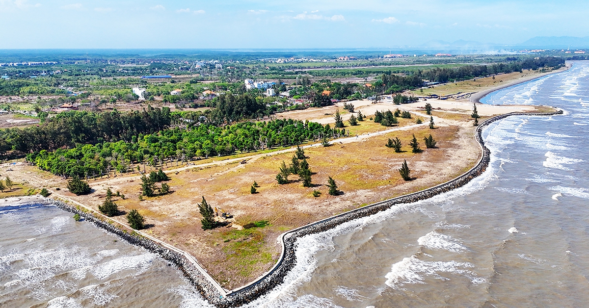 Thu ngân sách TP.HCM bằng 115,5% cùng kỳ, xây mới hơn 12,5 triệu m² sàn nhà ở