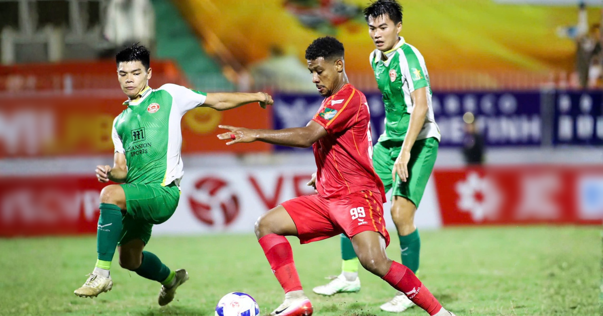 HLV Minh Phương bất lực trước ngoại binh Thaileon