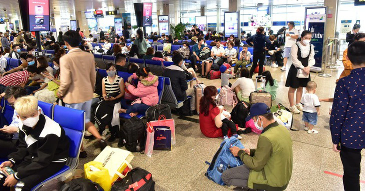 Máy bay bị chậm chuyến như 'cơm bữa', có xin lỗi nhưng chưa được bồi thường?