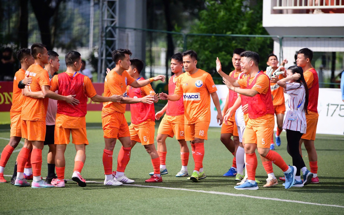 Trích tiền thưởng Giải bóng đá công nhân, viên chức ủng hộ đồng bào miền Trung