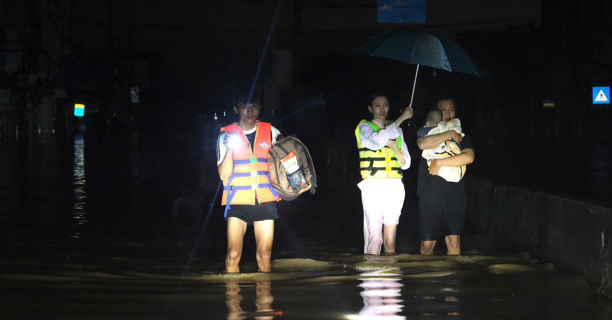 Diên Khánh, Tây Nha Trang, hai vùng ngập nặng nhất Khánh Hòa vẫn mênh mông lũ, không có điện