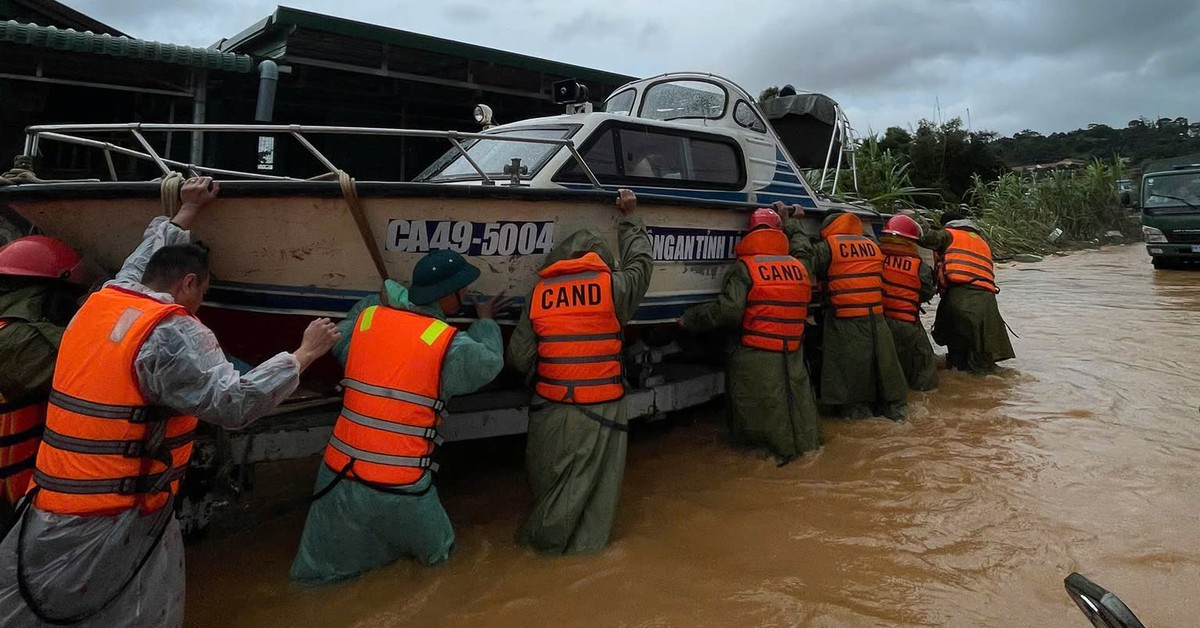 Mưa lũ chiều 20-11: Quốc lộ 1D nối Gia Lai - Đắk Lắk bị chia cắt, tạm dừng khai thác sân bay Tuy Hòa