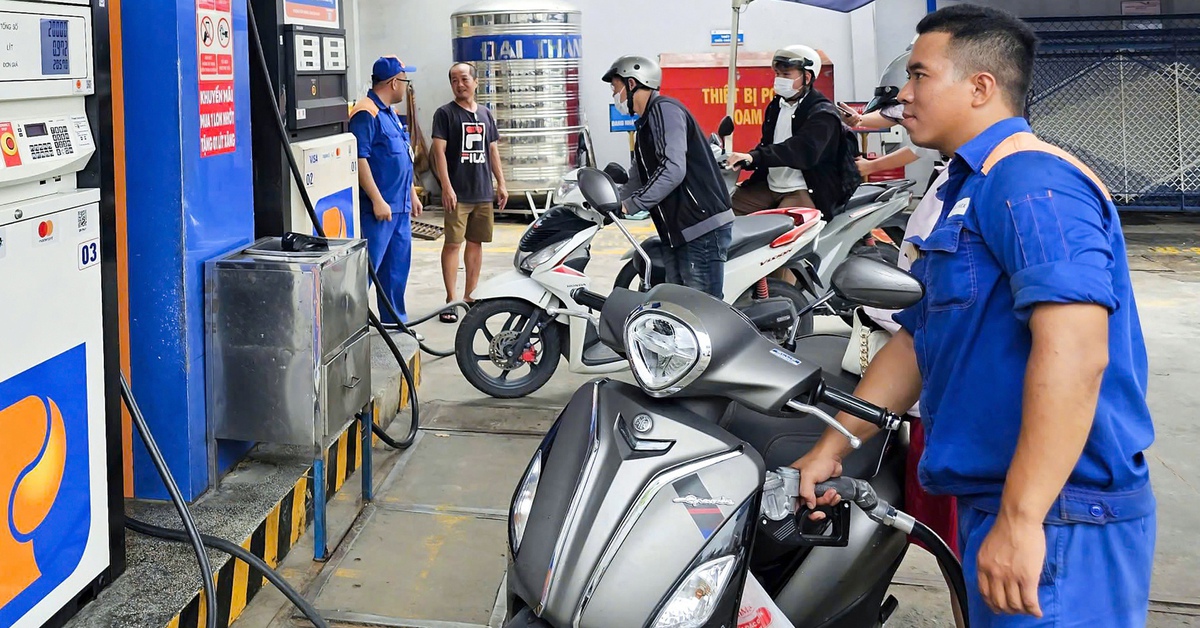 Xăng dầu đồng loạt giảm giá từ chiều 20-11