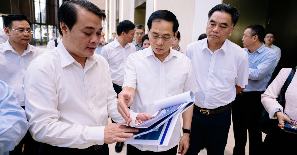 Thực địa địa điểm Diễn đàn kinh tế mùa thu, Phó thủ tướng lưu ý TP.HCM chú trọng làm thương hiệu