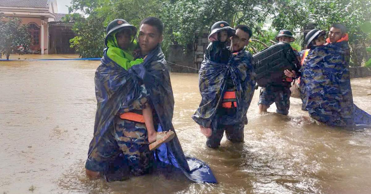 Bộ Quốc phòng: Phải vào điểm ngập sâu bằng mọi cách, không để dân bị cô lập