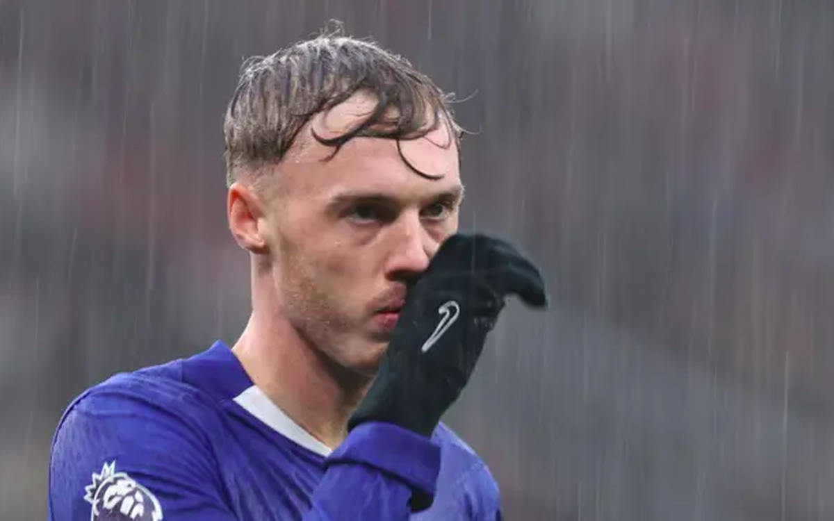 Ngôi sao Cole Palmer dính chấn thương theo cách lãng xẹt