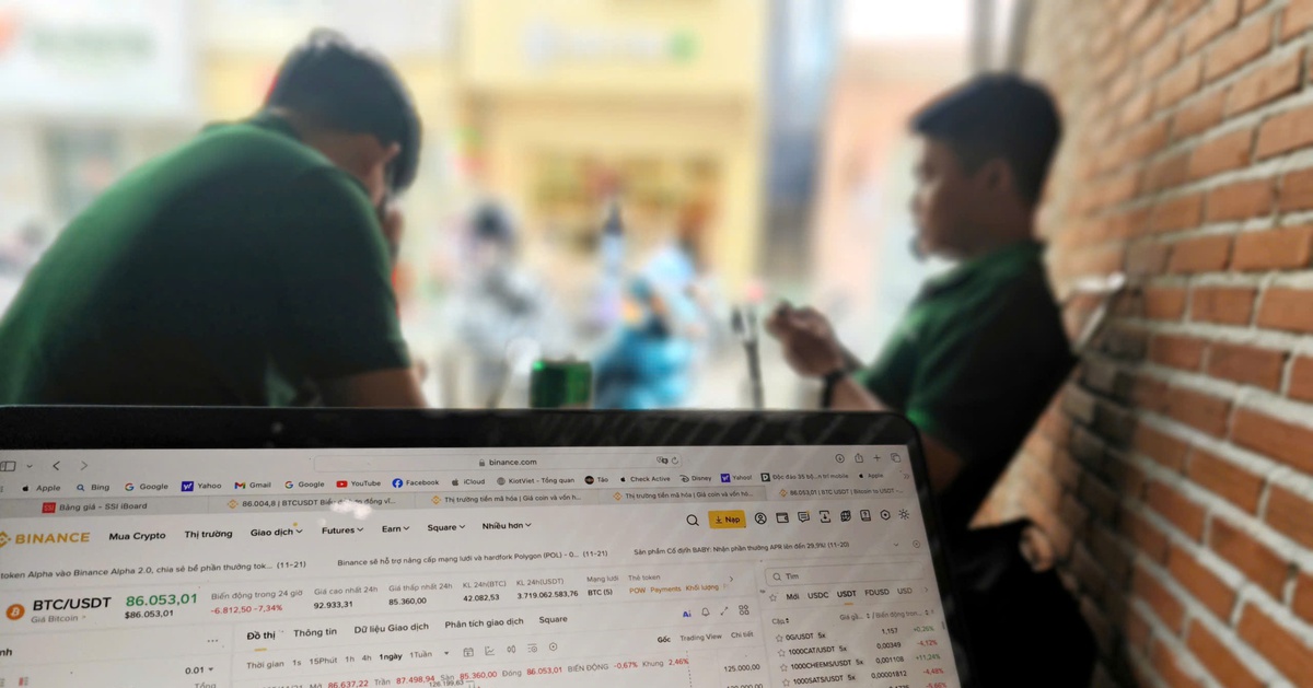 Bitcoin rớt giá mạnh, chứng khoán đỏ rực: kẻ tháo chạy, người liều bắt đáy