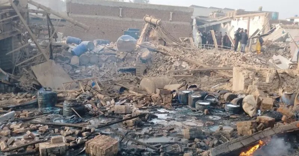 Nhà máy hóa chất nổ tung ở Pakistan: 15 người chết, nhiều  ngôi nhà bị xé toạc