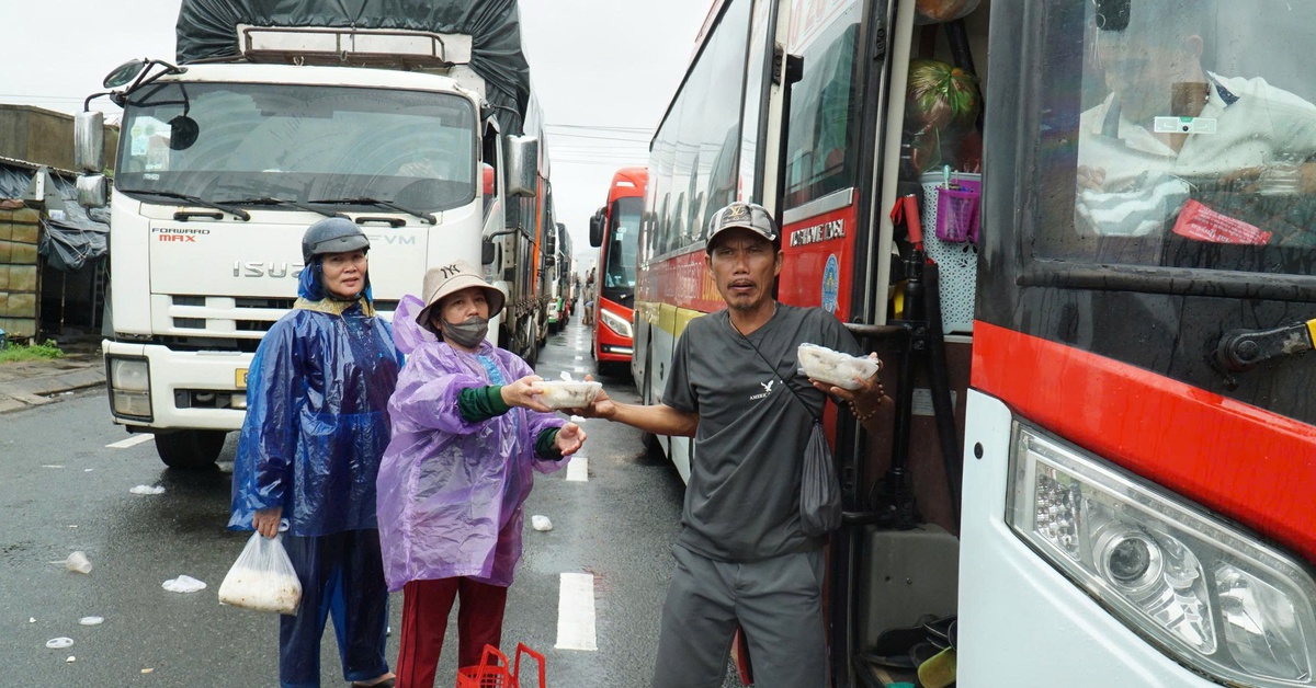 Xe trên quốc lộ 1, cao tốc từ TP.HCM ra Khánh Hòa, Phú Yên cũ, Bình Định cũ đi ra sao?