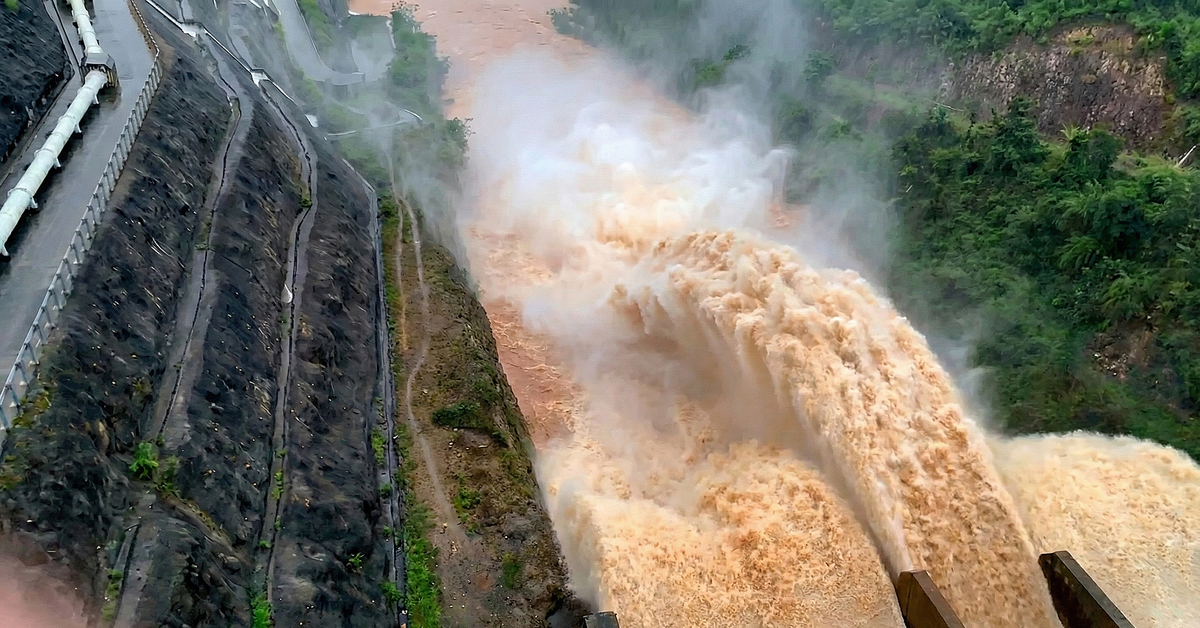 Thủy điện có vô can trong lũ lụt ở miền Trung, giải pháp để tránh thiệt hại đáng tiếc?