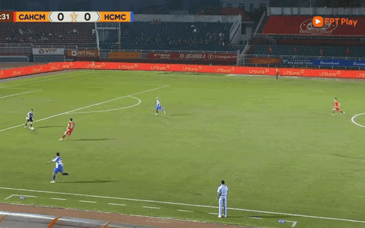 Video: Chớp thời cơ, Tiến Linh thể hiện bản năng sát thủ