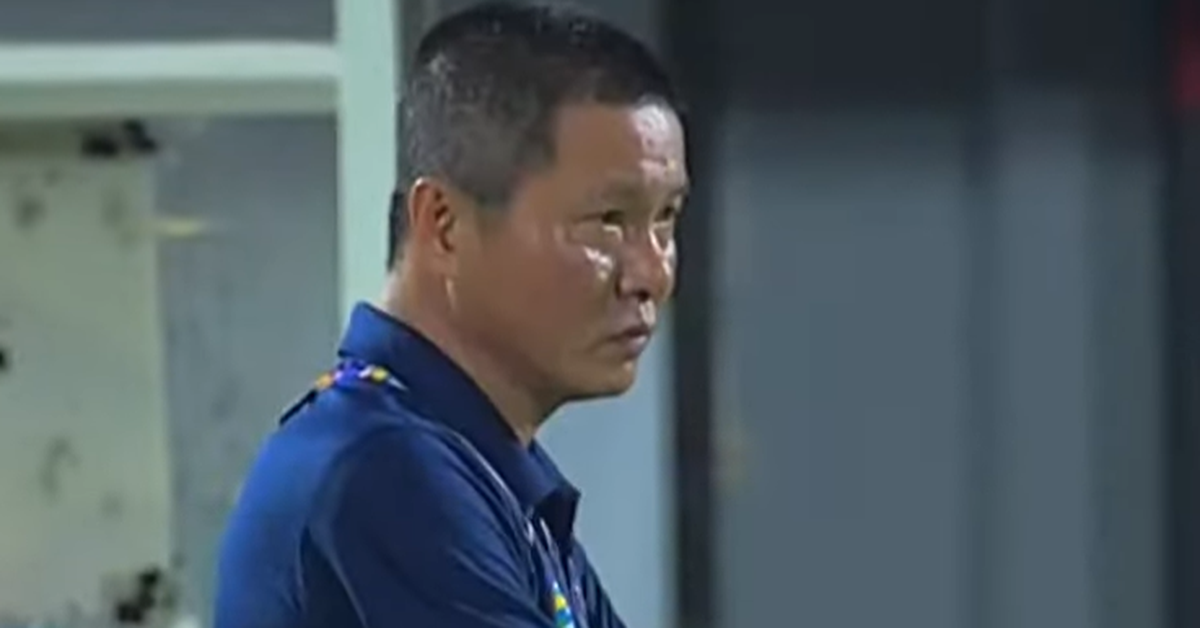 Sân Lạch Tray có sự cố, trận Hải Phòng - Ninh Bình đá trễ