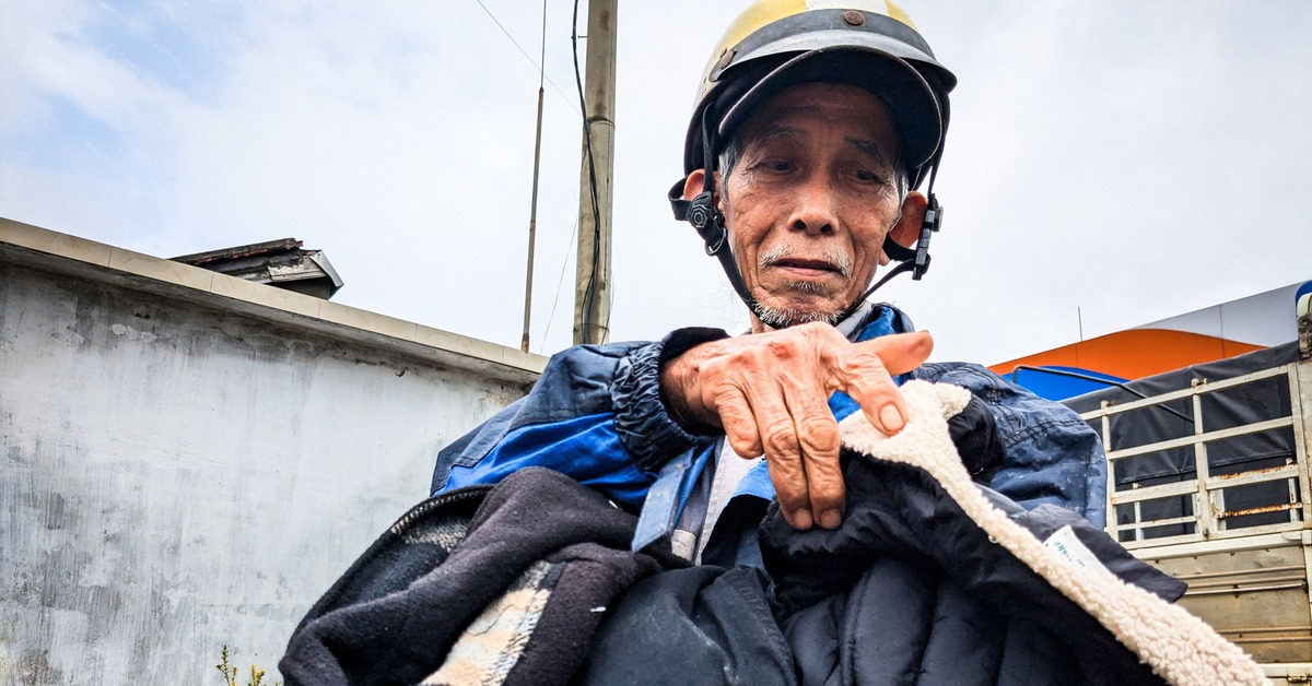 Người dân tâm lũ đang cần quần áo ấm như cơm ăn, nước uống