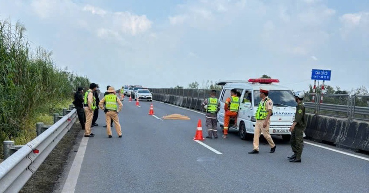 Phát hiện thi thể người nước ngoài trên mặt đường cao tốc Trung Lương - Mỹ Thuận