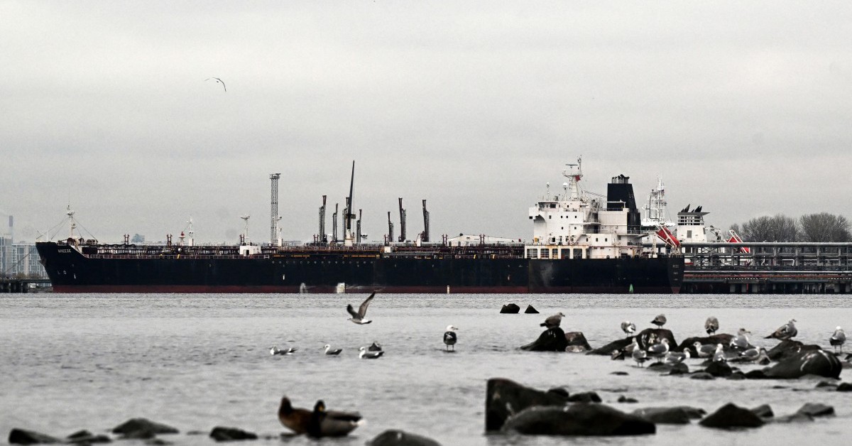 Giá thuê tàu chở dầu tăng hơn 570% khi thế giới né nguồn Nga