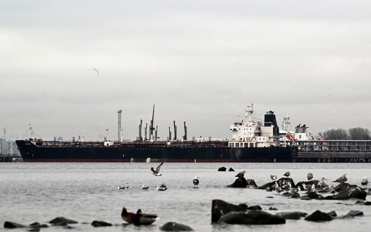 Giá thuê tàu chở dầu tăng hơn 570% khi thế giới né nguồn Nga