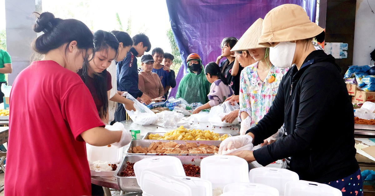 Những bếp lửa hồng nấu cơm tình nghĩa ở Hòa Thịnh