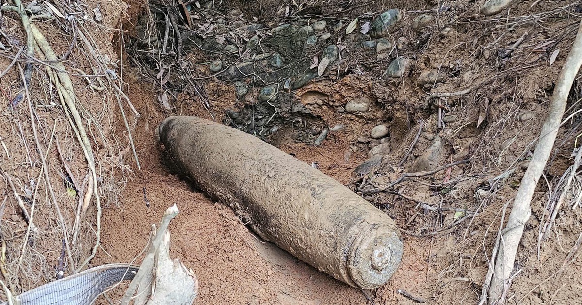 Bom 227kg phát lộ tại sông Bến Hải, 200 người dân được di dời khẩn cấp