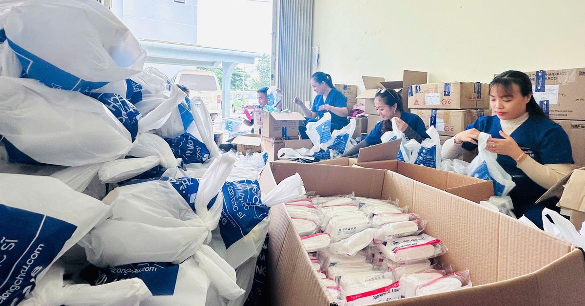 Long Châu hỗ trợ thêm 3 tấn thuốc cho người dân miền Trung