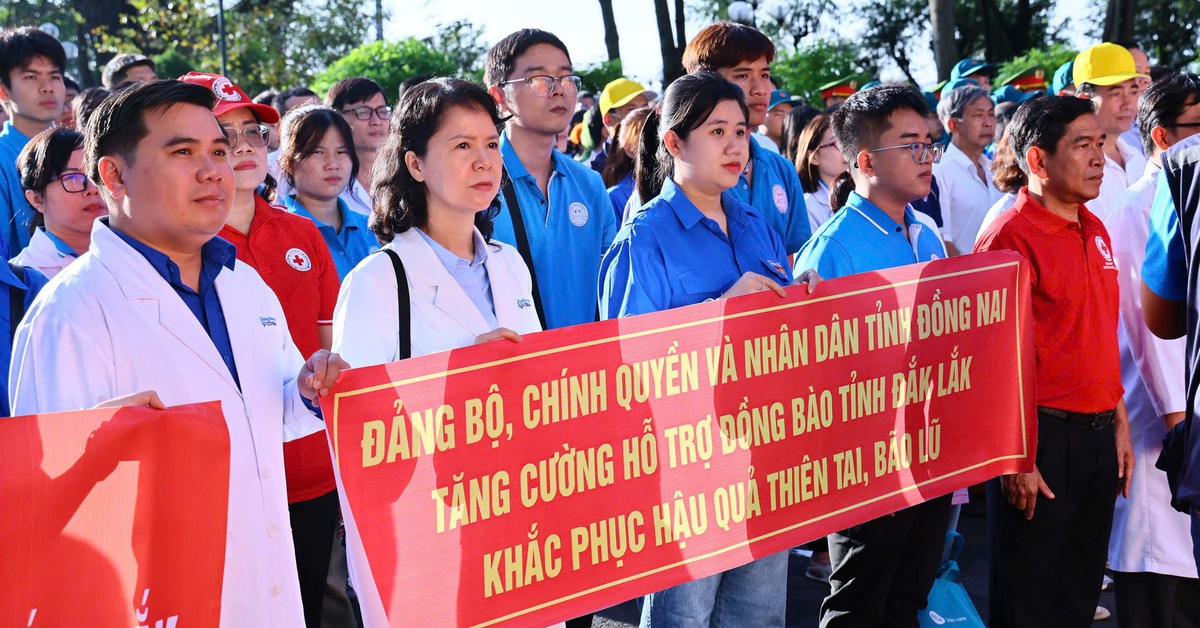 Đồng Nai cử gần 300 nhân viên y tế, tình nguyện viên đến Đắk Lắk hỗ trợ người dân khắc phục bão lũ