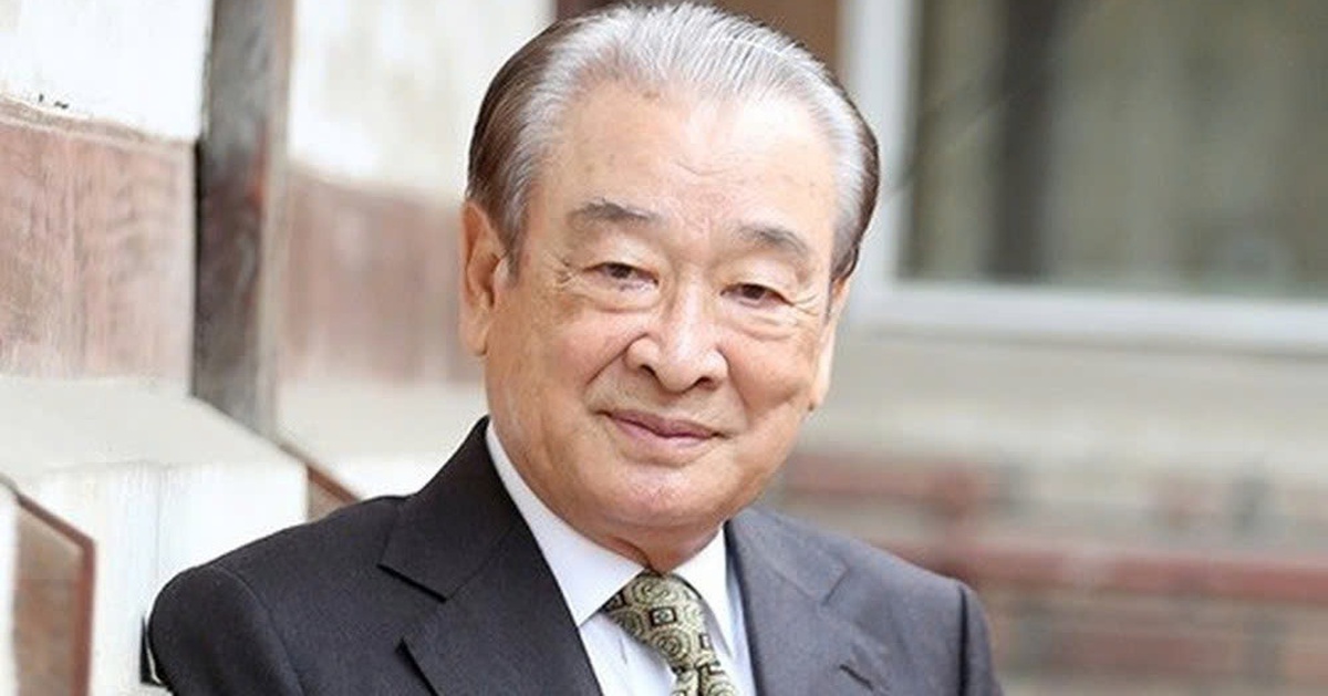 Cố nghệ sĩ Lee Soon Jae nhận Huân chương Văn hóa hạng Kim quan Hàn Quốc