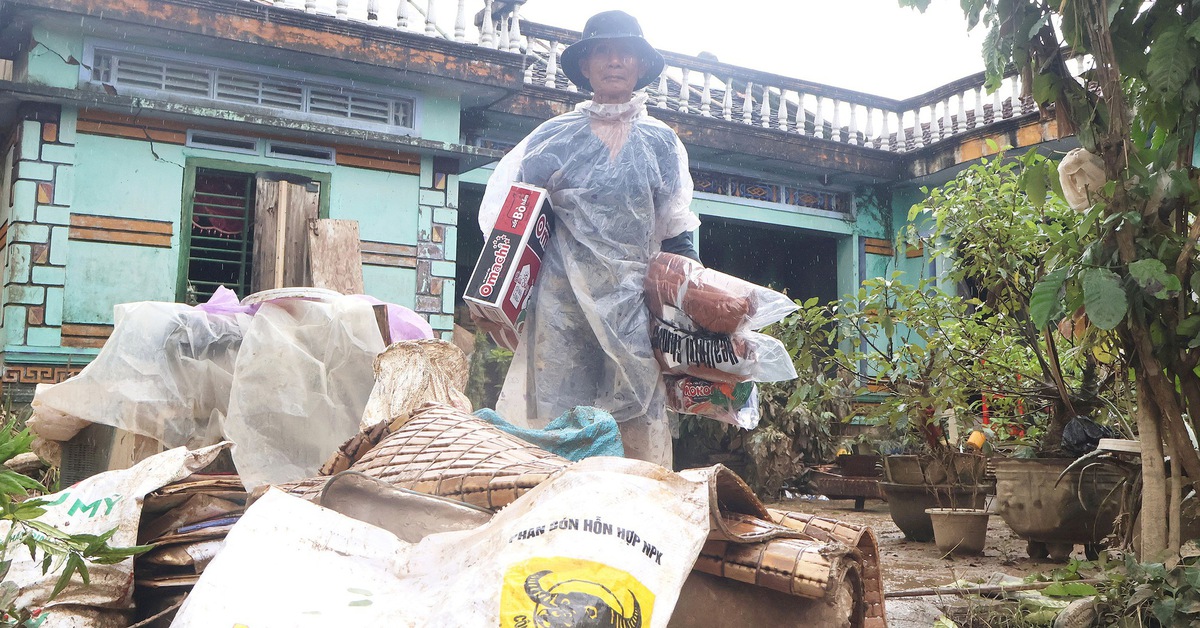 Người dân vùng rốn lũ đang rất cần: Sửa xe, mua nồi cơm điện, khám bệnh, đồ dùng học tập, áo ấm...