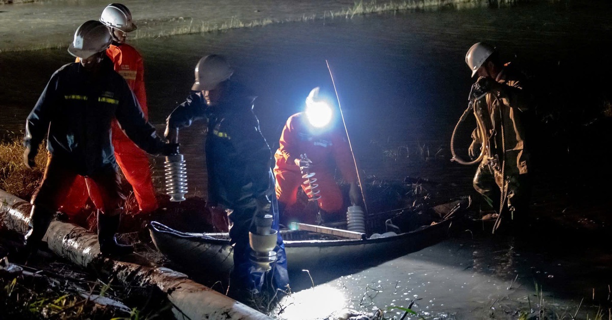 Mục tiêu đến hết ngày 26-11: Đóng điện cho toàn bộ khách hàng vùng lũ Phú Yên