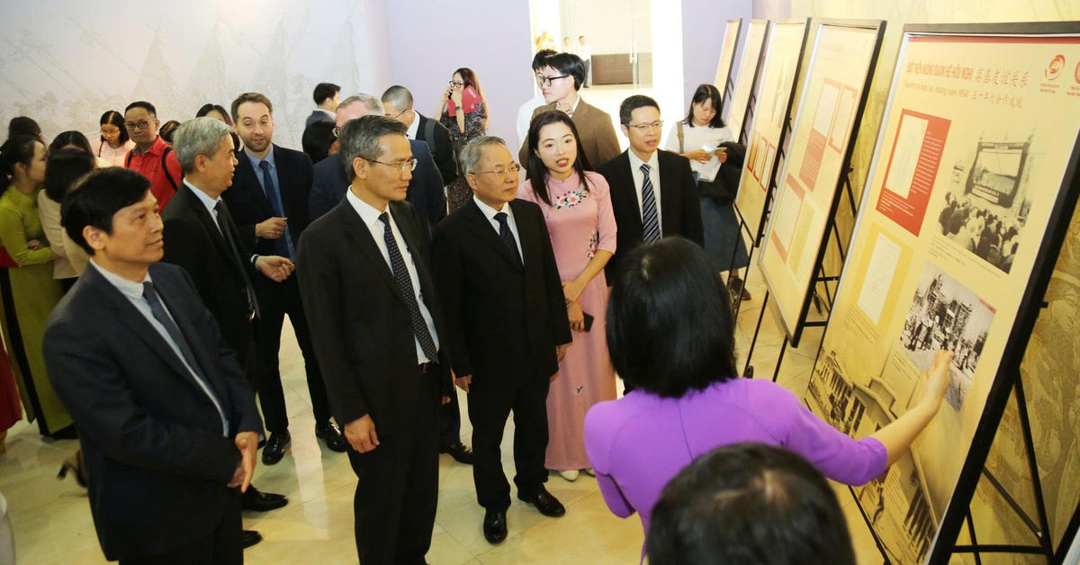 Triển lãm tài liệu lưu trữ minh chứng tình hữu nghị Việt Nam - Trung Quốc