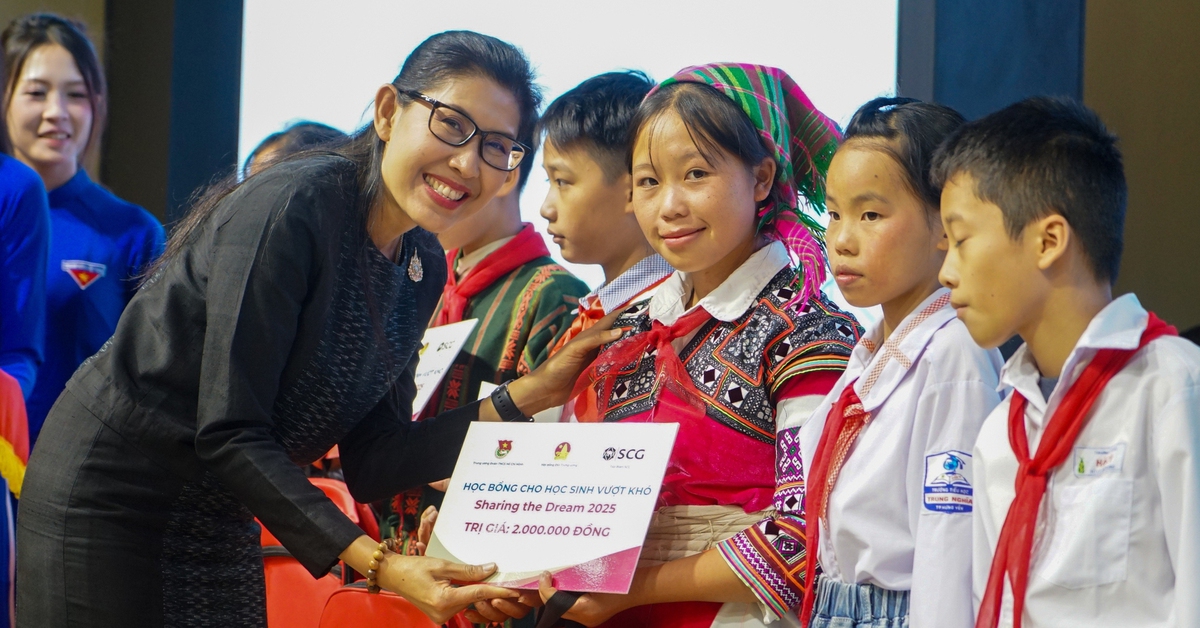 Đại sứ Thái Lan trao học bổng cho học sinh Việt Nam