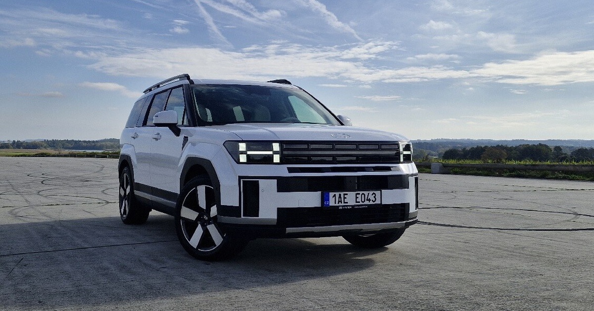 Hyundai Santa Fe sắp có bản xe điện sạc bằng động cơ, không cần lo tìm trạm mà đi được hơn 1.100km