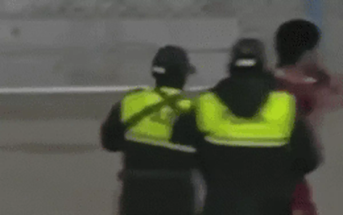 Đánh nhau như phim xã hội đen ở trận tứ kết, 11 cầu thủ bị thẻ đỏ