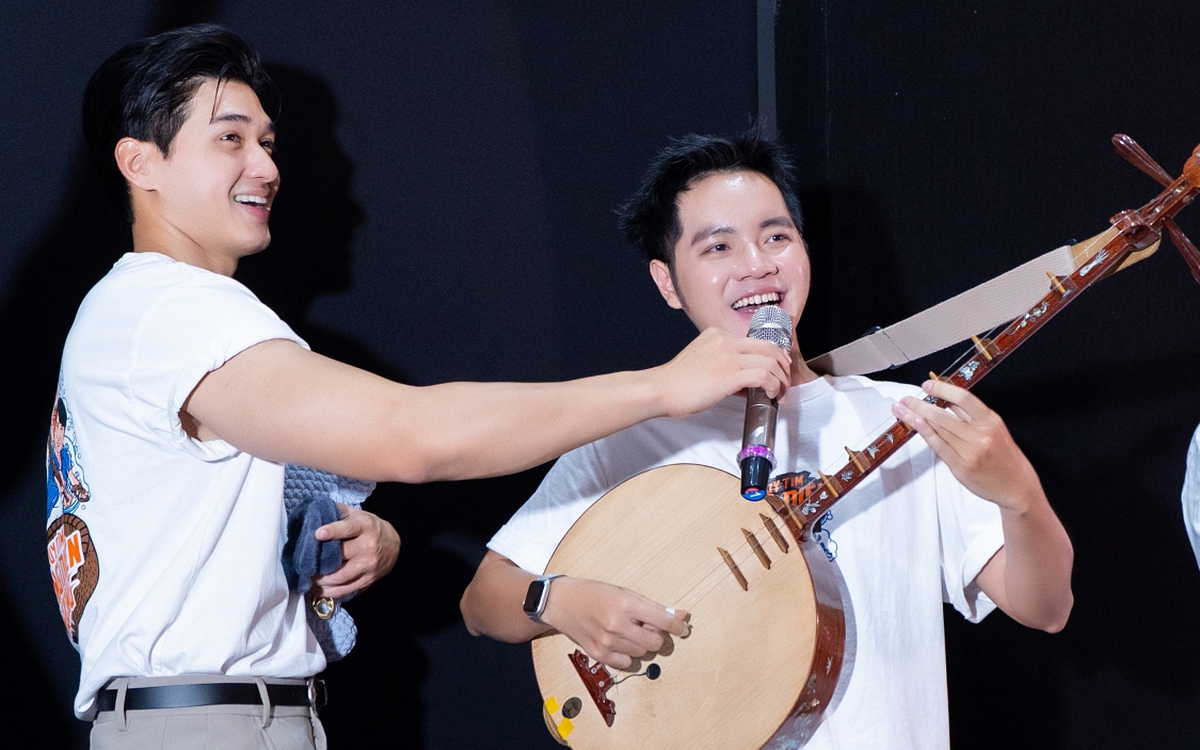 'Lý kéo chài' trong 'Truy tìm long diên hương' gây sốt, Cao Bá Hưng hát với đàn nguyệt