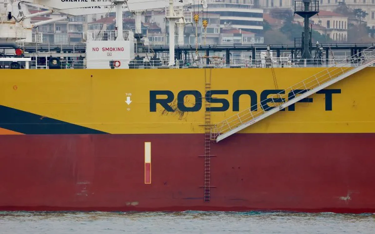 Tàu Nga bị tố liên tục dùng cờ giả để lách lệnh trừng phạt dầu mỏ